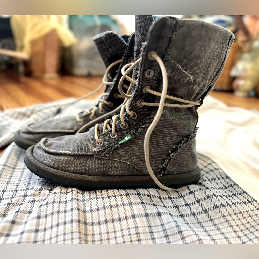 Sanuk boots